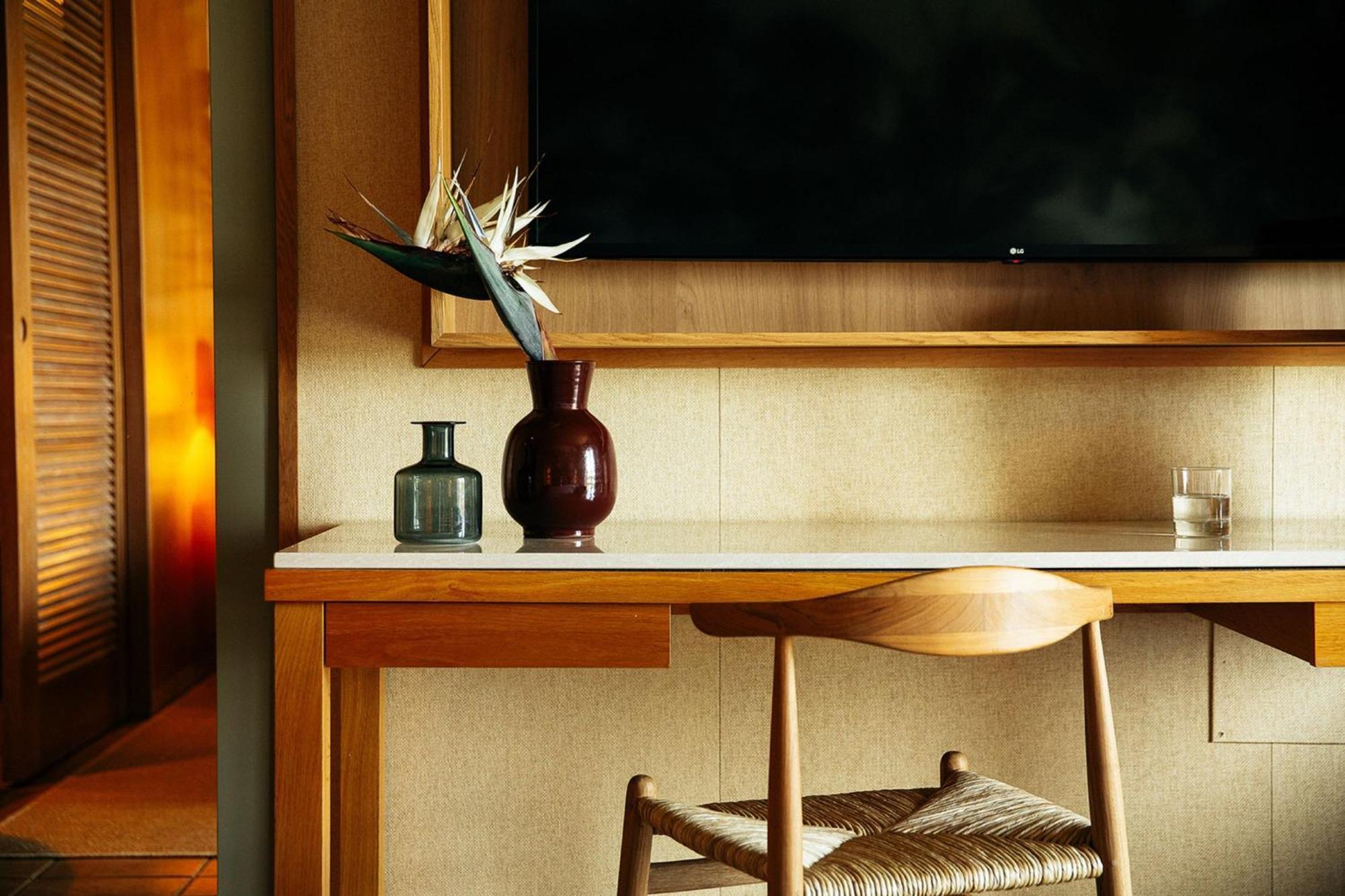 Domes Lake Algarve, Autograph Collection Виламура Экстерьер фото A desk in a hotel room