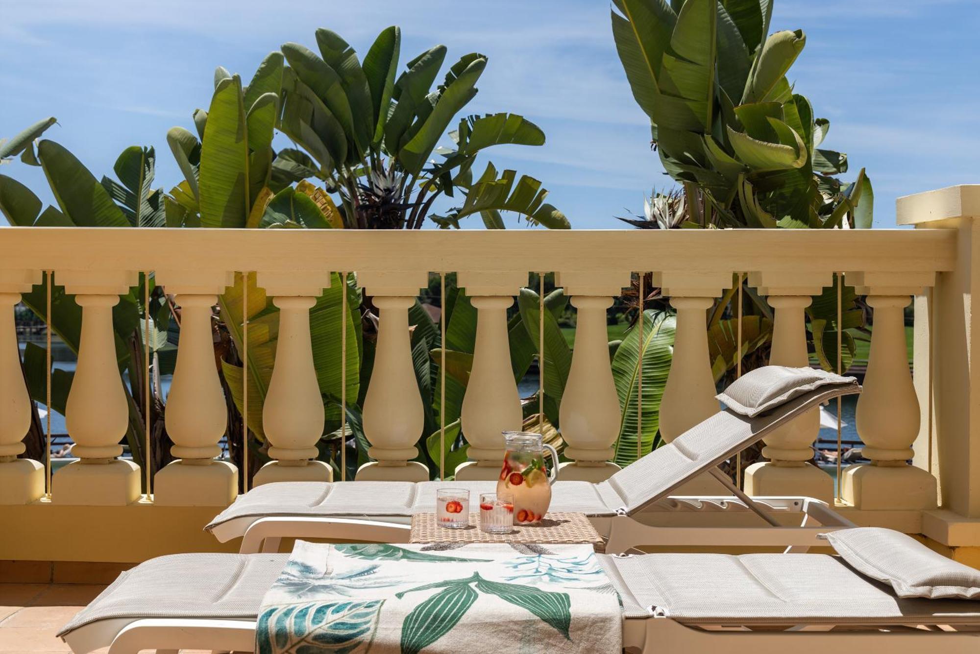 Domes Lake Algarve, Autograph Collection Виламура Экстерьер фото The hotel's pool