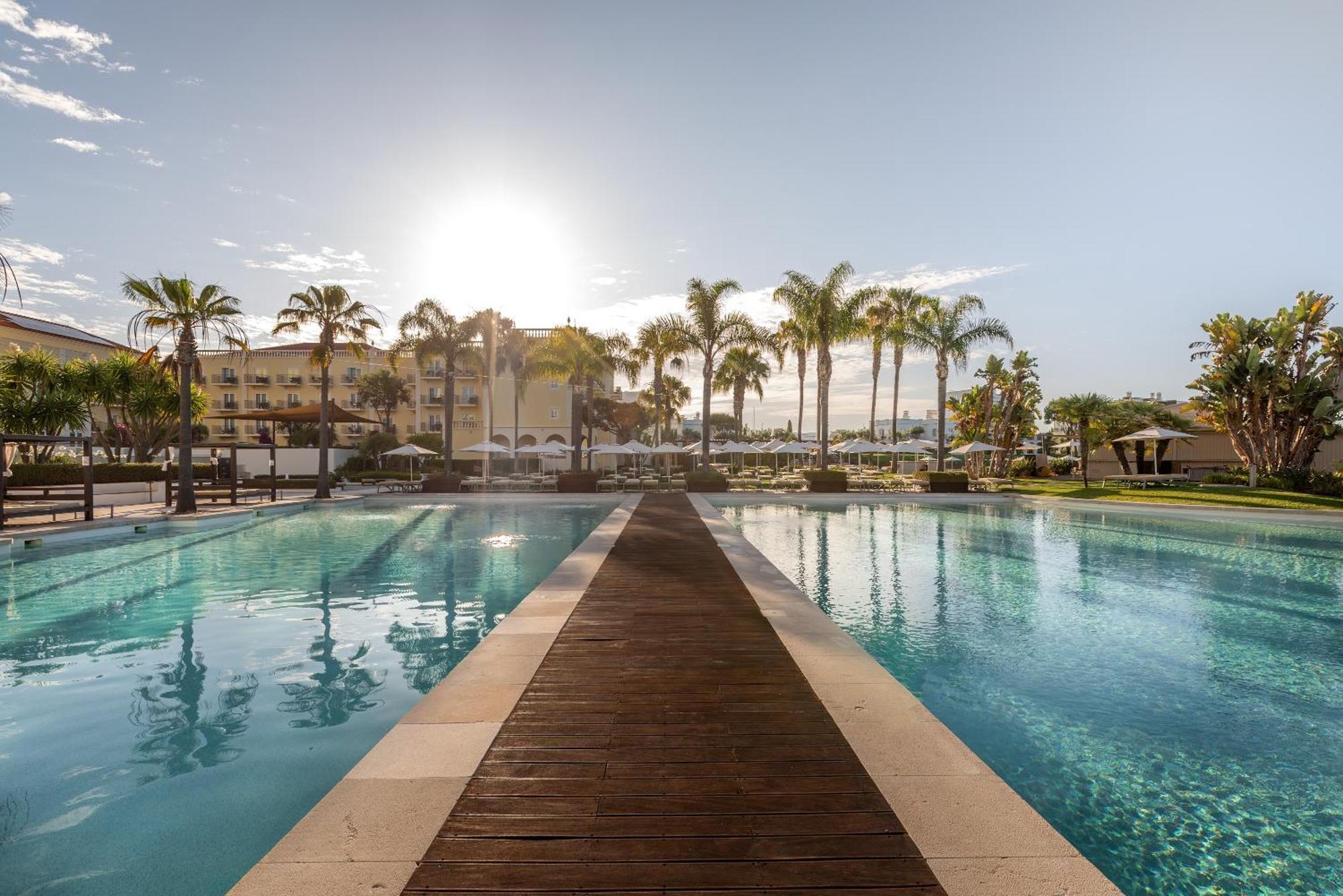 Domes Lake Algarve, Autograph Collection Виламура Экстерьер фото The swimming pool at the resort