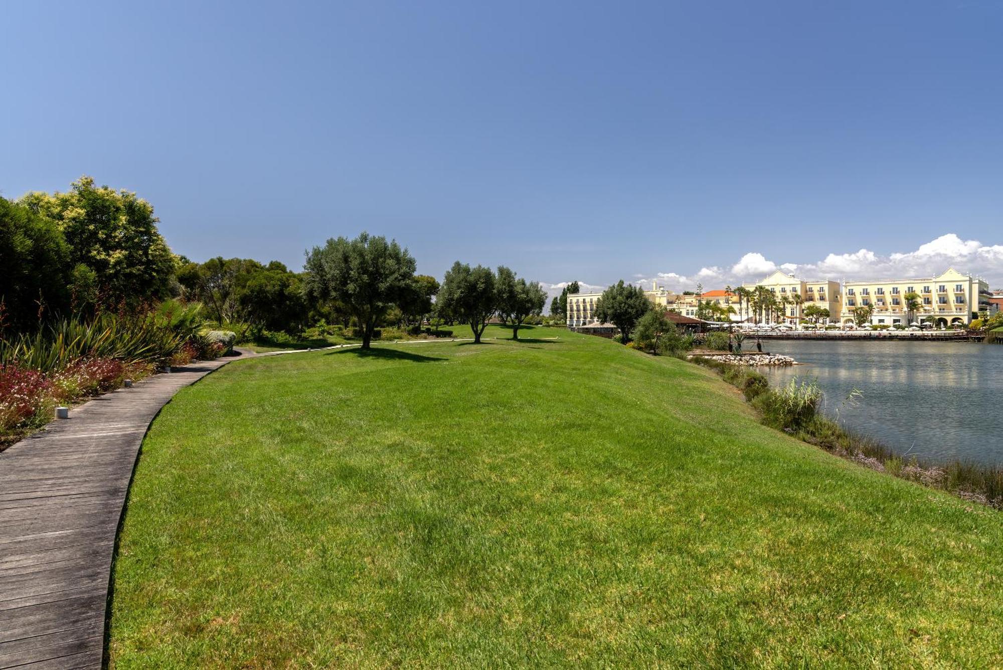 Domes Lake Algarve, Autograph Collection Виламура Экстерьер фото View of the park