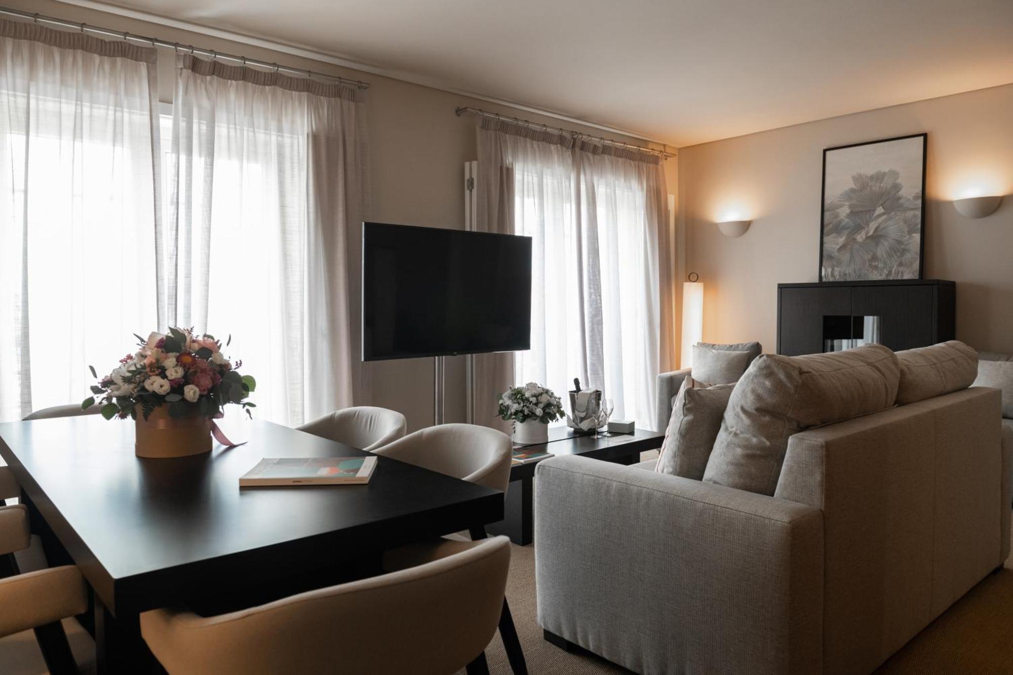 Domes Lake Algarve, Autograph Collection Виламура Экстерьер фото A living room in a serviced apartment in Madrid, Spain