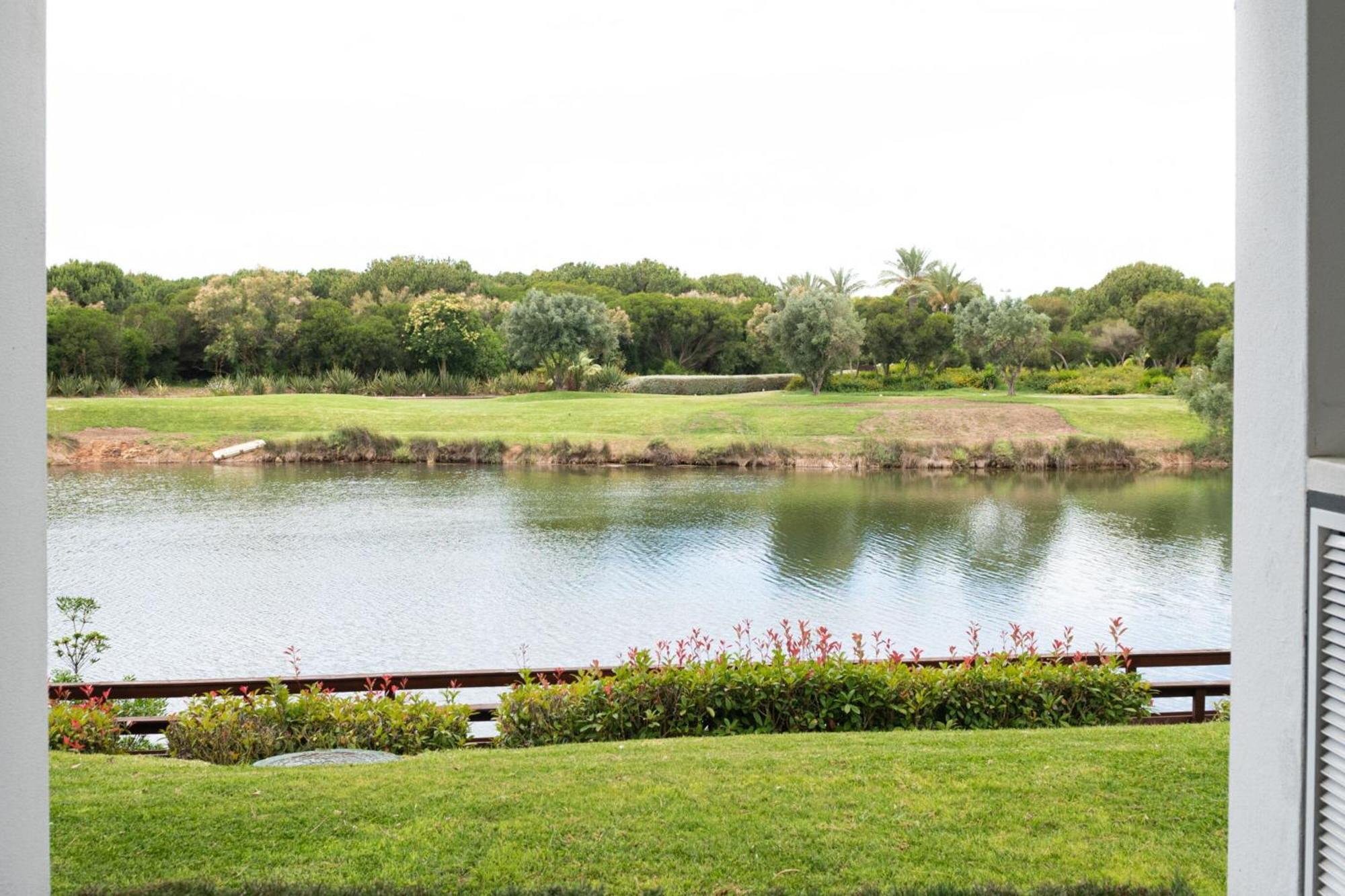 Domes Lake Algarve, Autograph Collection Виламура Экстерьер фото Golf course at the resort